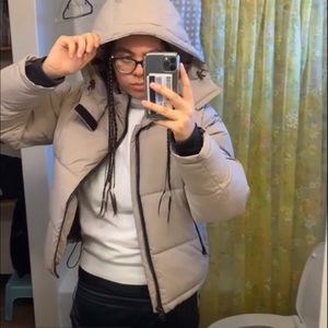 Meet your Posher, Malika